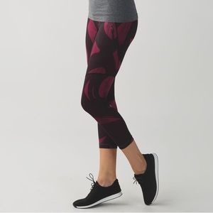 Like NEW Lululemon All Sport Crop Size 6 Back Spin Stroke Dashing Purple Black